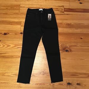 New Sofia Jeans Women's Rosa Curvy Super High Rise Button Fly Skinny Jeans Black